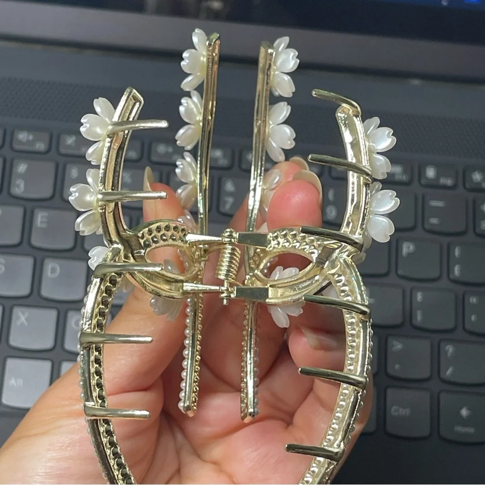 Brand new high-quality flower hair clip